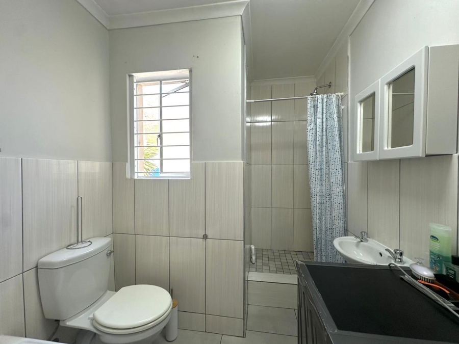 To Let 1 Bedroom Property for Rent in Lakeside Western Cape